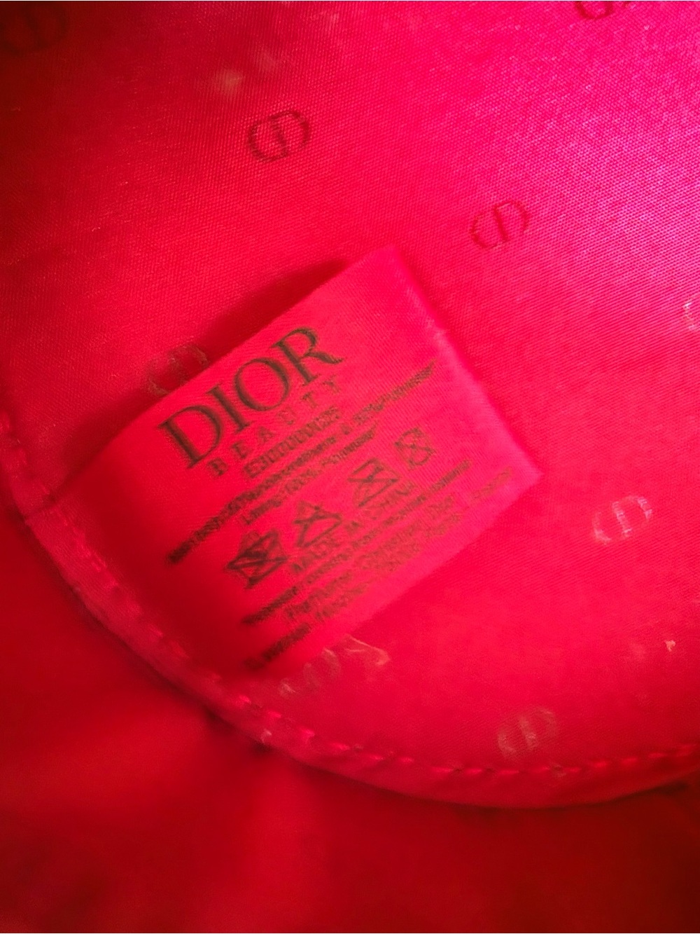 NEW Dior Red Patent Pleather Cosmetic Pouch w Gold Tone Hardware & Red Interior - Picture 8 of 9
